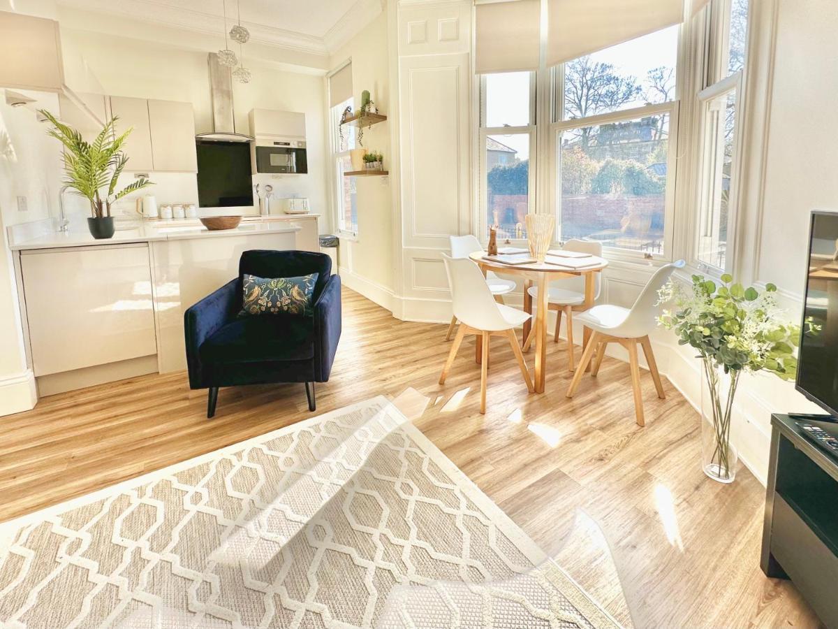 Clifford'S Reach At Bluebridge Court With Free Parking Apartment York Exterior photo